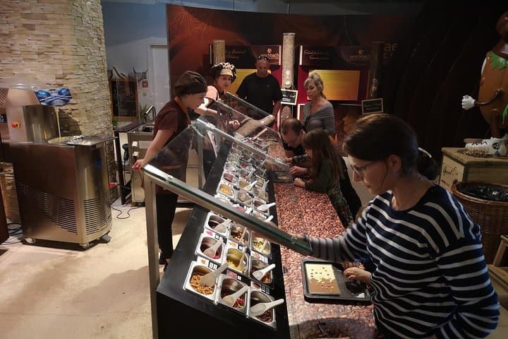 Chocolate, Cheese & Wine Day Tour in Luzern Region — Taste Swiss Classics photo 3