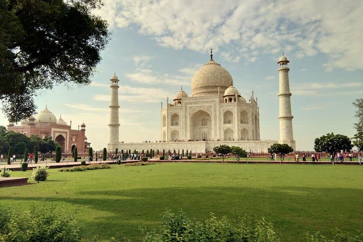 Same-Day Agra Tour from Mumbai: Taj Mahal & Agra Fort with Return Flights