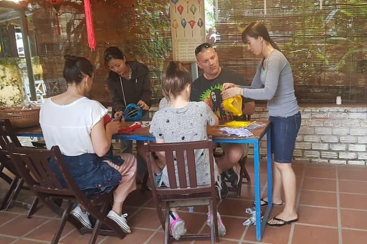 Evening Lantern Workshop & Hoi An Walking Tour with Sampan Ride