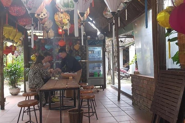 Evening Lantern Workshop & Hoi An Walking Tour with Sampan Ride photo 4
