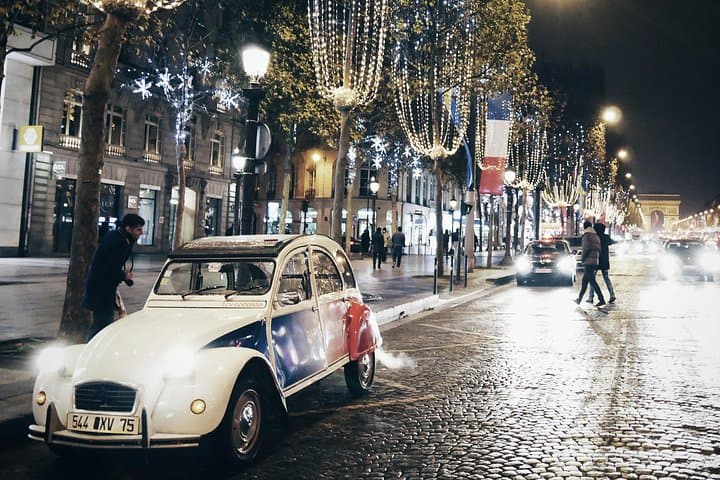 Paris Night 2CV Tour: Champagne, Montmartre & Eiffel Light Show photo 4
