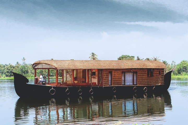 Fort Kochi to Alappuzha: Bicycle and Houseboat Backwater Journey photo 2