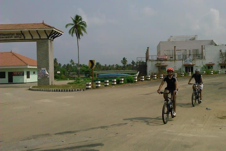 Fort Kochi to Alappuzha: Bicycle and Houseboat Backwater Journey photo 4