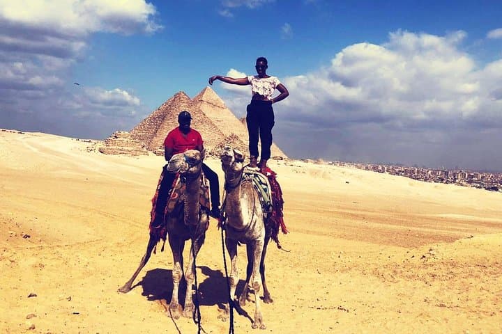 Sunset Camel Ride and Dinner at the Giza Pyramids: Private Evening Tour from Cairo