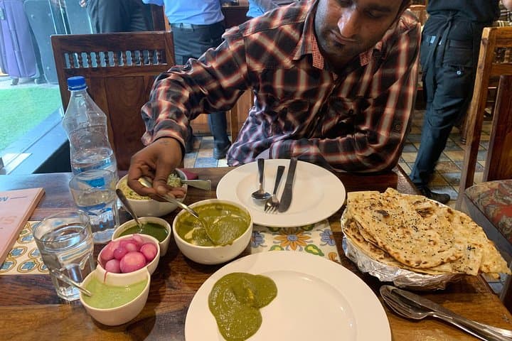 Street Food Walk with Rahul: Connaught Place to Chandni Chowk photo 4