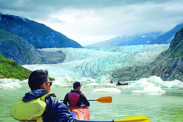 Mendenhall Lake Kayak Tour: Paddle to Mendenhall Glacier & Nugget Falls photo 4