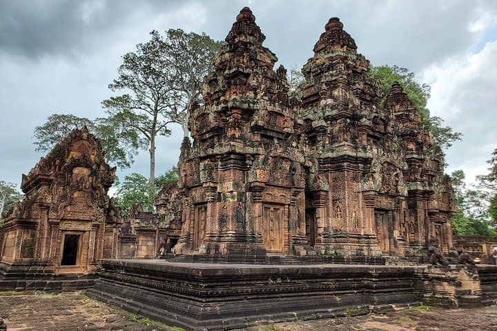 Kbal Spean & Banteay Srei Temple Tour from Siem Reap — River of 1000 Lingams Hike and Pink Sandstone Temples photo 6