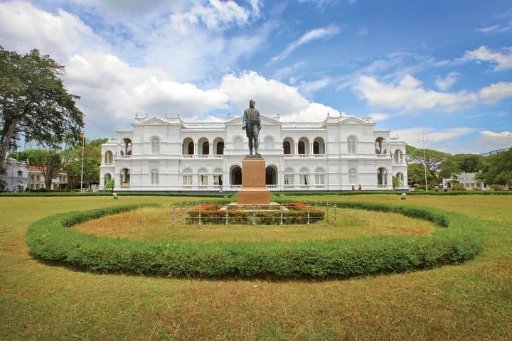 Colombo City Day Tour — Colonial Landmarks, Temples & Galle Face Sunset photo 5