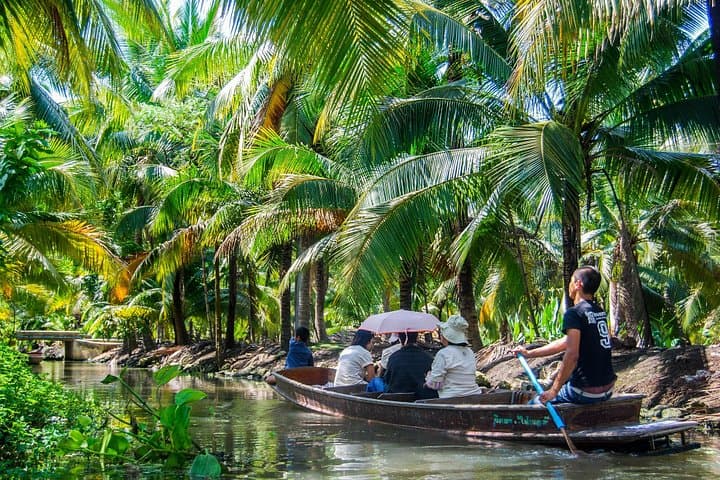 Maeklong Railway Market & Tha Kha Floating Market: A Day Trip from Bangkok photo 4