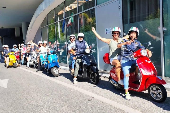 Rome Vespa Small-Group Sightseeing Tour, 3-Hour Experience photo 3