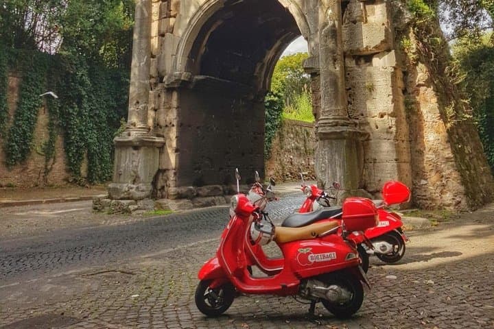 Rome Vespa Small-Group Sightseeing Tour, 3-Hour Experience photo 6