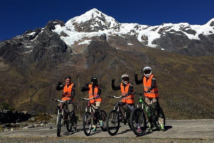 Inca Jungle Trail to Machu Picchu: 4-Day Cycling, Rafting & Zipline Adventure