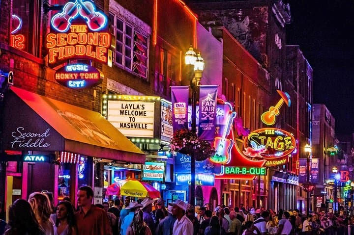 Nighttime All-Inclusive Pub Crawl on Lower Broadway Nashville photo 4