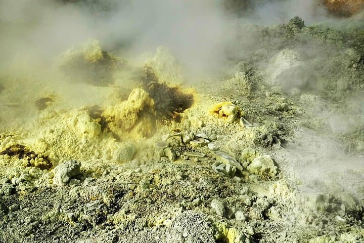 One-Day Mount Papandayan Hike: Craters, Colored Lakes & the Dead Forest photo 4