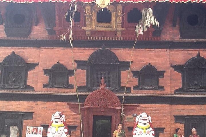 Kathmandu Valley Sightseeing Day Tour: Swayambhu, Pashupatinath & Boudhanath in One Day photo 3