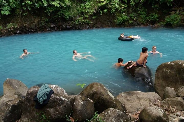 Rio Celeste Swimming Hole Trail: Blue-Water Swim Near La Fortuna