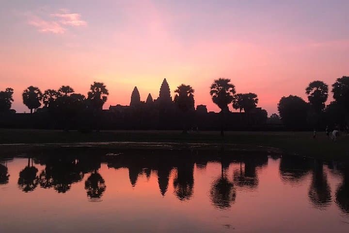Sunrise at Angkor Wat: Private Guided Tour with Champagne Breakfast photo 2