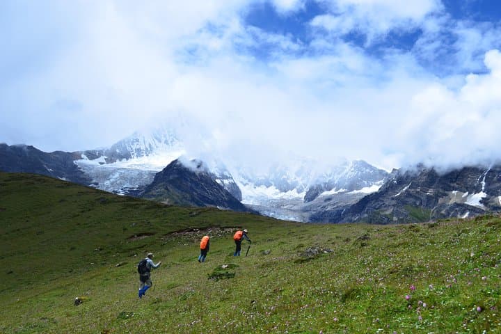 Druk Path Trek: 7-Night Bhutan Trekking Tour from Paro