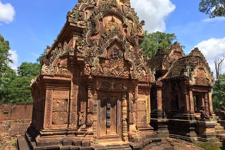 Private One-Day Tour to Kbal Spean, Banteay Srei & Banteay Samre photo 3