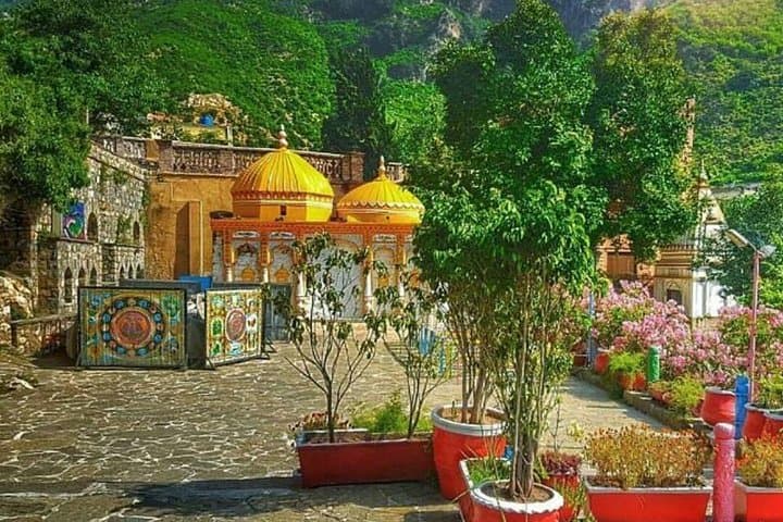 Essential Islamabad: Full-Day Tour from Faisal Mosque to Pir Sohawa photo 6