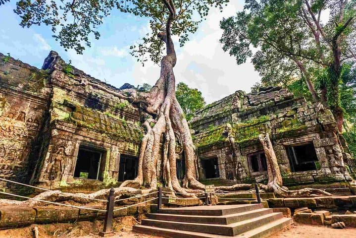 5-Day Private Tour: Angkor Wat to Phnom Penh Highlights photo 3