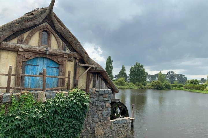 Private Luxury Hobbiton & Waitomo Glowworm Cave Tour from Auckland photo 2