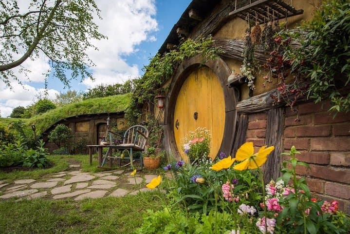 Private Luxury Hobbiton & Waitomo Glowworm Cave Tour from Auckland photo 3