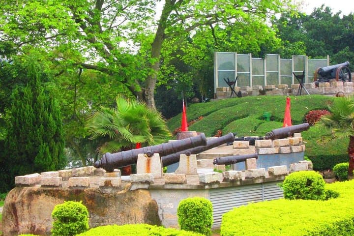 Two-Day Xiamen Highlights: Gulangyu Island, Nanputuo Temple & Riyuegu Hot Springs photo 5