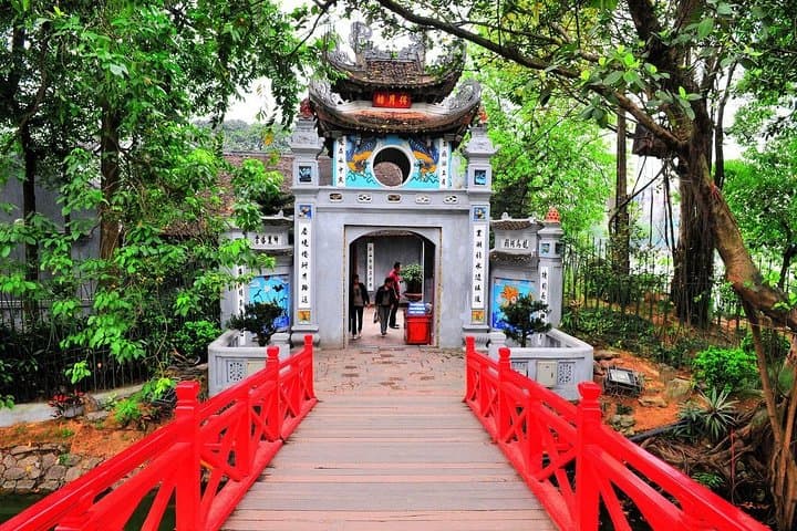 Hanoi Private City Tour: Cyclo Ride, Water Puppet Show & Historic Sights photo 4