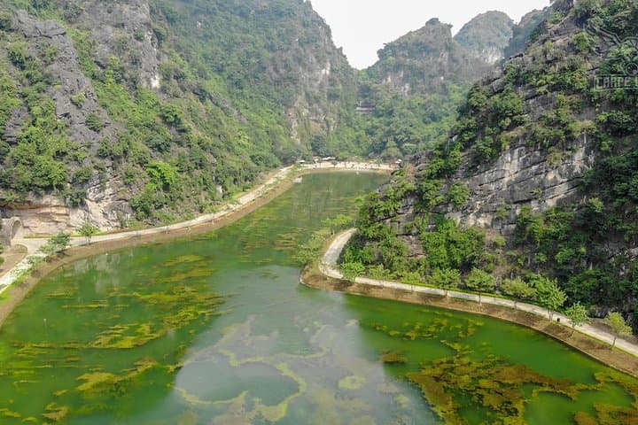 Hang Mua Viewpoint & Trang An: Tam Coc Boat Ride and Hoa Lu Ancient Capital Day Tour photo 3