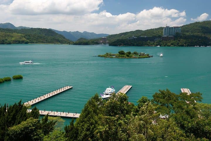 2-Day Yehliu, Shifen Sky Lanterns & Sun Moon Lake Tour — Bike, Boat and Coastal Geology photo 3
