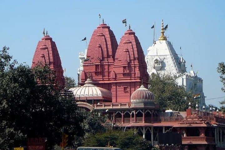 Private Guided Full-Day Temple Tour of Delhi — Lotus, ISKCON, Lakshmi Narayan & Bangla Sahib photo 2