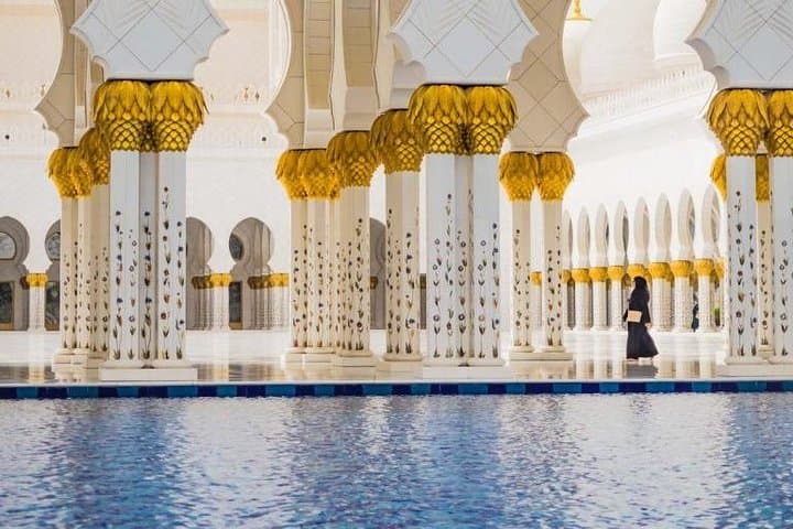 A Day in Abu Dhabi: Grand Mosque, Corniche & Buffet Lunch City Tour photo 2