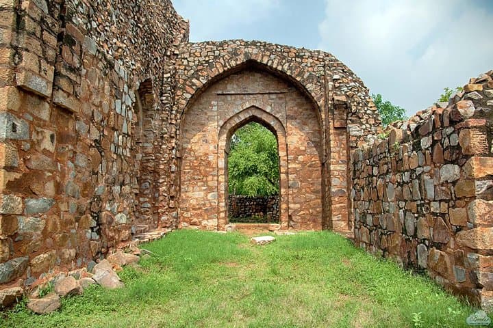 Mehrauli Archaeological Park Guided Walking Tour — Qutub Minar & Hidden Ruins