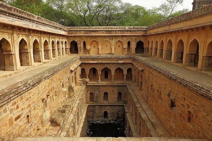 Mehrauli Archaeological Park Guided Walking Tour — Qutub Minar & Hidden Ruins photo 4