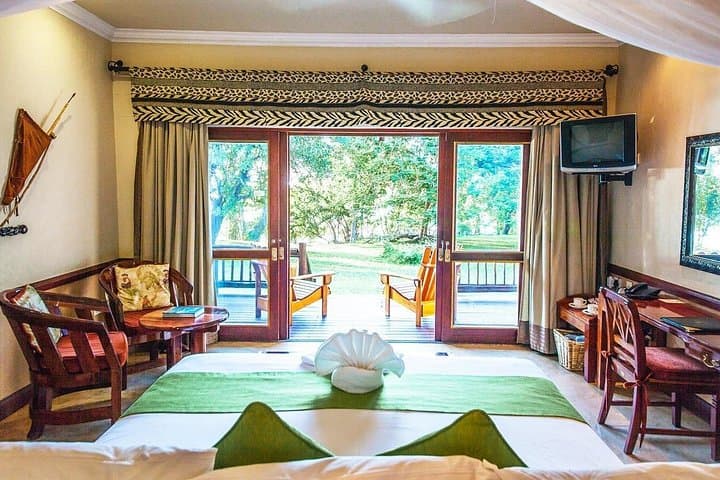 Victoria Falls to Chobe: 5-Day Safari, Zambezi Sunset Cruise & Game Viewing photo 3