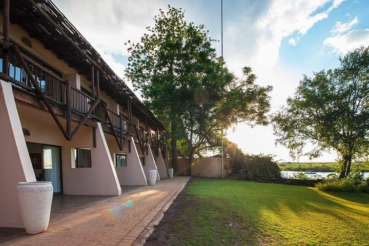 Victoria Falls to Chobe: 5-Day Safari, Zambezi Sunset Cruise & Game Viewing photo 4