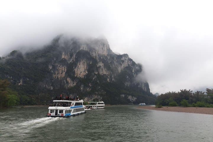 Guilin Li River Cruise & Reed Flute Cave: Full-Day Tour from Guilin