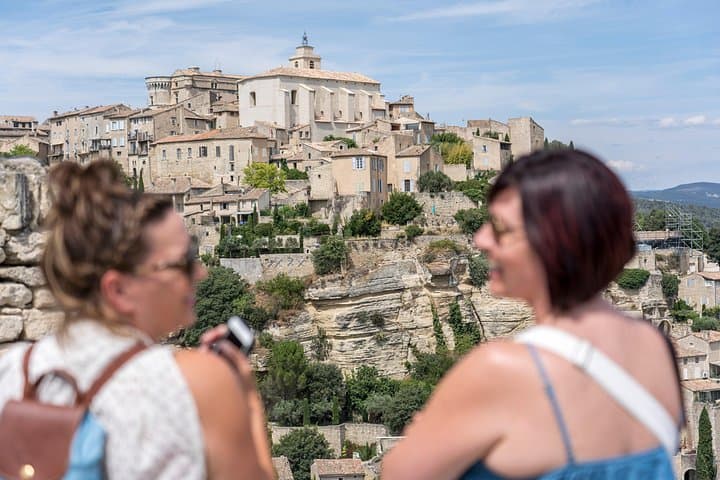 Half-Day Luberon Villages Tour from Avignon — Roussillon, Gordes & Fontaine-de-Vaucluse photo 3