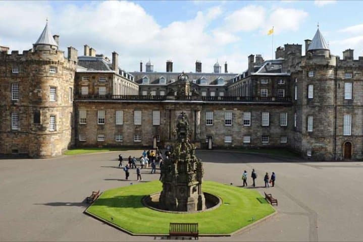 Private 8-Hour Edinburgh City Tour with Portuguese-Speaking Guide photo 4