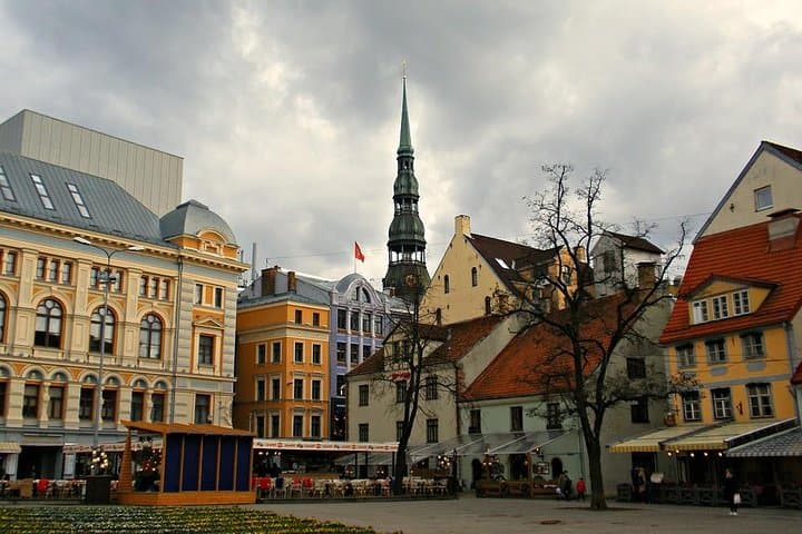 Private Luxury Van Tour of Riga: 4–8 Hour English Chauffeur Service