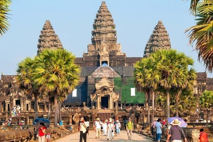 3-Day Angkor Wat Temple Tour from Siem Reap — Bayon, Ta Prohm & Apsara Dinner photo 4