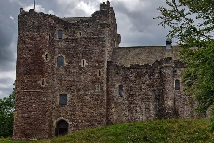 Outlander Filming Locations Private Tour from Edinburgh — Portuguese Guide (9‑Hour)