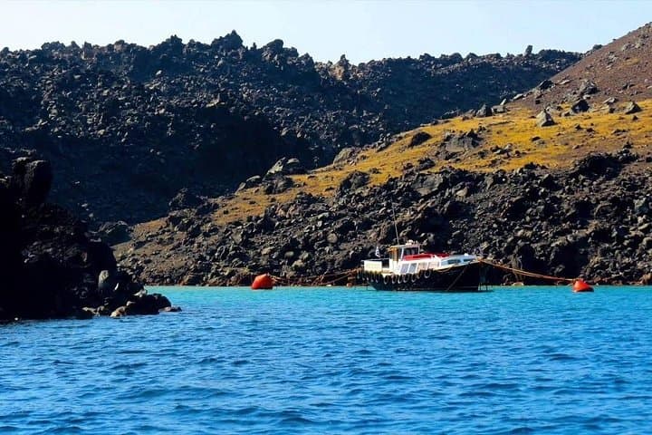 Santorini Volcano and Hot Springs Boat Tour from Fira photo 1