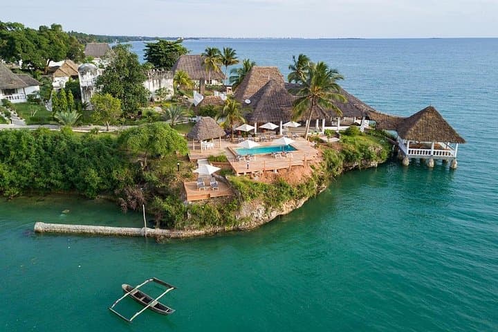Masai Mara to Zanzibar: 8-Day Safari and Beach Honeymoon Package photo 2