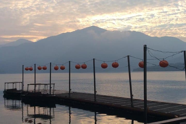 4-Day Central and Southern Taiwan Tour — Sun Moon Lake, Kaohsiung & Kenting photo 3
