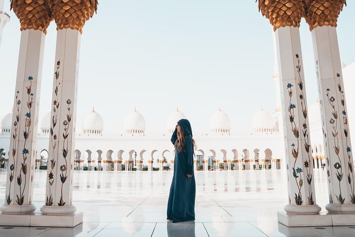 Half-Day Abu Dhabi City Tour: Sheikh Zayed, Heritage Village & Corniche Highlights