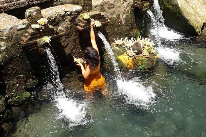 Melukat at Pura Mengening: Holy Water Purification Ceremony Near Ubud, Bali photo 1