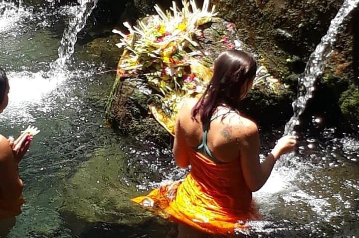 Melukat at Pura Mengening: Holy Water Purification Ceremony Near Ubud, Bali photo 3