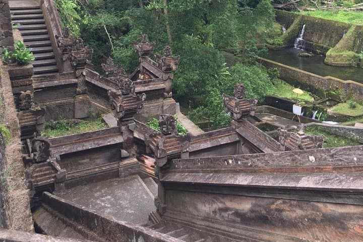 Melukat at Pura Mengening: Holy Water Purification Ceremony Near Ubud, Bali photo 4